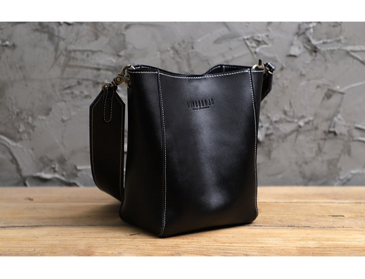 Amazon.com: Extolove Cute Messenger Bag, Nylon Crossbody Bags for Women  Kawaii Messenger Bags Purses with Cute Pendent (A Black) : Clothing, Shoes  & Jewelry